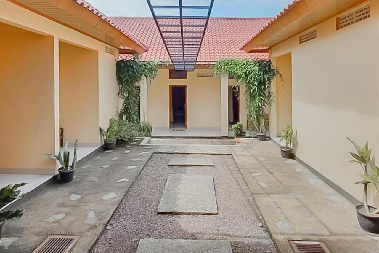 RedDoorz Syariah near Tugu Lampu Gentur Cianjur Hotel Bagian luar foto